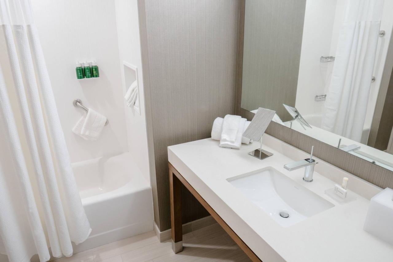 Hotel Courtyard By Marriott Fargo Extérieur photo
