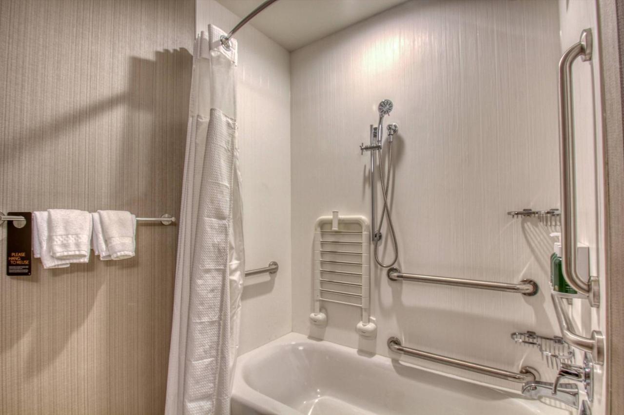 Hotel Courtyard By Marriott Fargo Extérieur photo